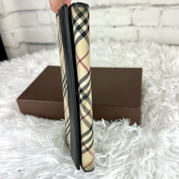 Burberry long wallet *READ* - Picture 5 of 15